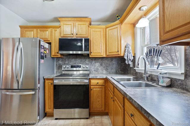 4956 Center Street, Millington Village, MI 48746