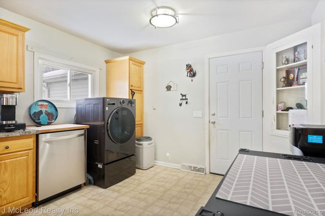 4956 Center Street, Millington Village, MI 48746