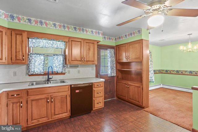 26 LAUREL DR, Hanover, PA 17331