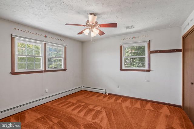 26 LAUREL DR, Hanover, PA 17331