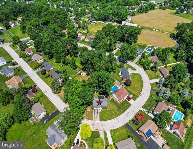 26 LAUREL DR, Hanover, PA 17331