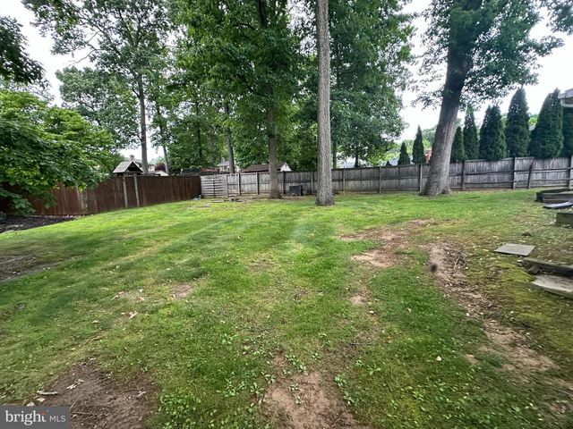 26 LAUREL DR, Hanover, PA 17331