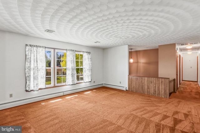 26 LAUREL DR, Hanover, PA 17331