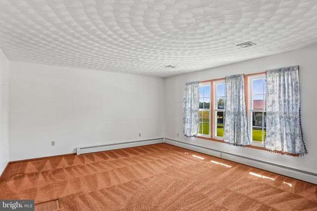 26 LAUREL DR, Hanover, PA 17331