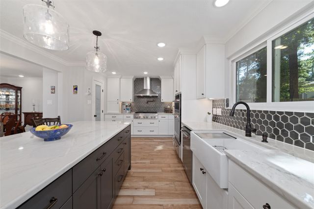 218 E Rainbow Ridge Circle, The Woodlands, TX 77381