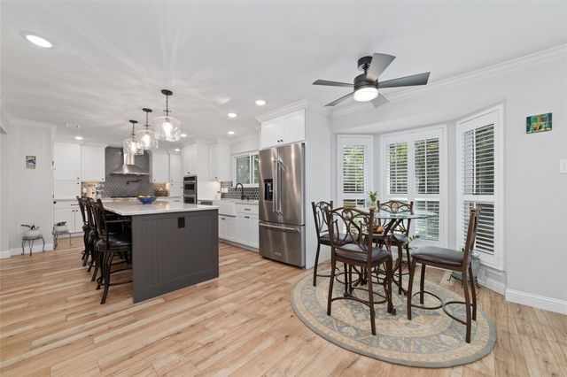 218 E Rainbow Ridge Circle, The Woodlands, TX 77381