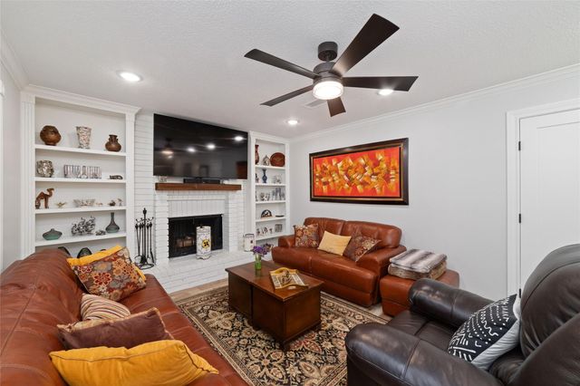 218 E Rainbow Ridge Circle, The Woodlands, TX 77381