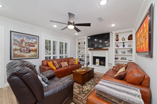 218 E Rainbow Ridge Circle, The Woodlands, TX 77381