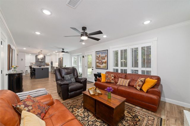 218 E Rainbow Ridge Circle, The Woodlands, TX 77381