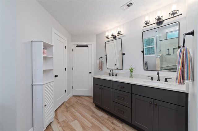 218 E Rainbow Ridge Circle, The Woodlands, TX 77381