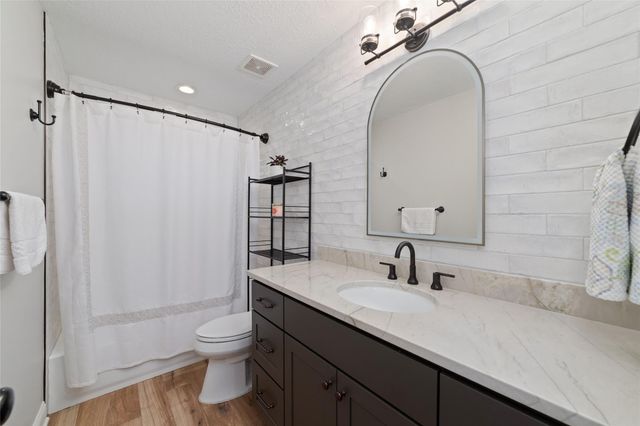 218 E Rainbow Ridge Circle, The Woodlands, TX 77381