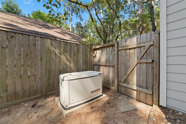218 E Rainbow Ridge Circle, The Woodlands, TX 77381