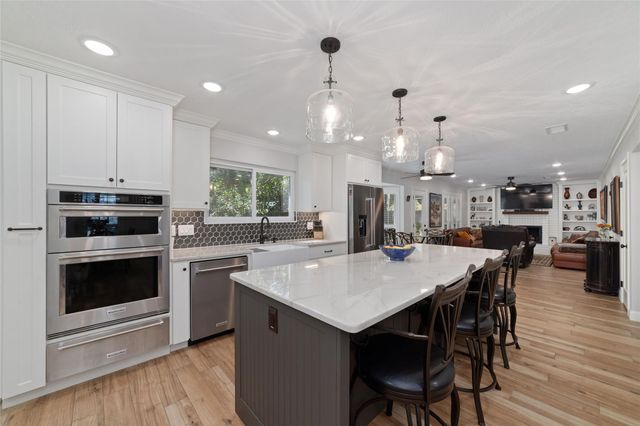 218 E Rainbow Ridge Circle, The Woodlands, TX 77381