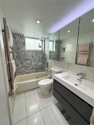 1400 Pennsylvania Ave 8, Miami Beach, FL 33139