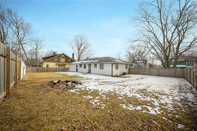 800 E Pearl Street, Harrisonville, MO 64701