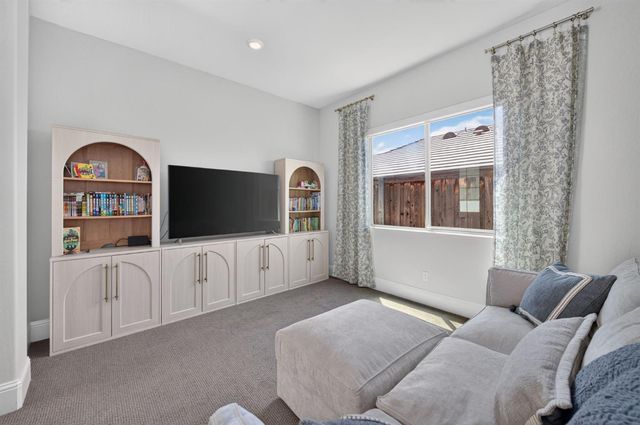 2314 E Kynzlee Avenue, Fresno, CA 93730