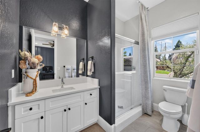2314 E Kynzlee Avenue, Fresno, CA 93730