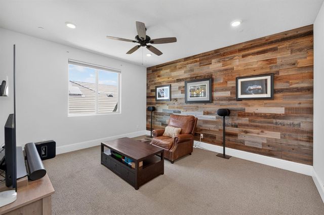 2314 E Kynzlee Avenue, Fresno, CA 93730
