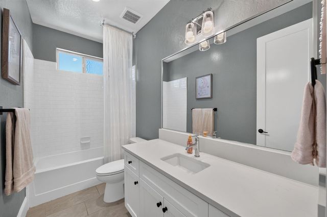 2314 E Kynzlee Avenue, Fresno, CA 93730