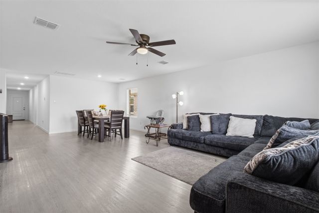 4958 Meadow Glen Drive, Ennis, TX 75119