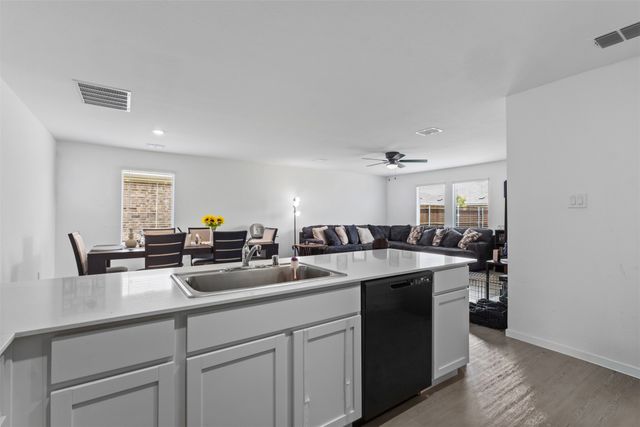 4958 Meadow Glen Drive, Ennis, TX 75119