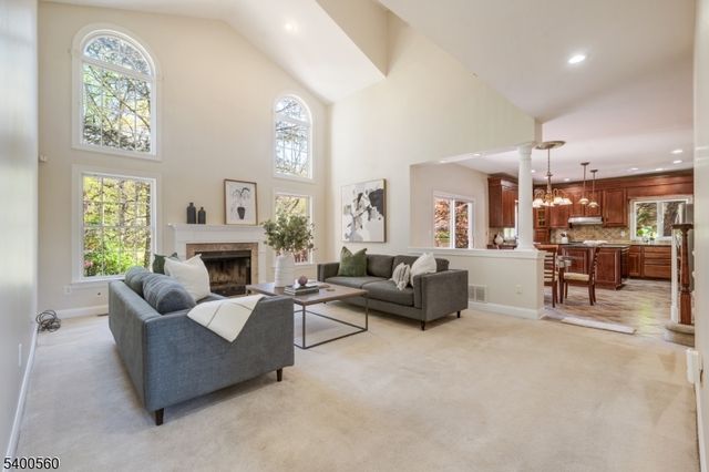 19 Ridge Rd, Green Brook Twp., NJ 08812