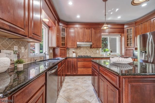 19 Ridge Rd, Green Brook Twp., NJ 08812