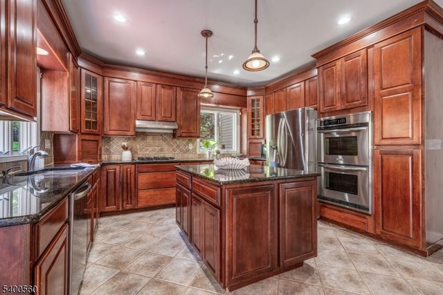 19 Ridge Rd, Green Brook Twp., NJ 08812