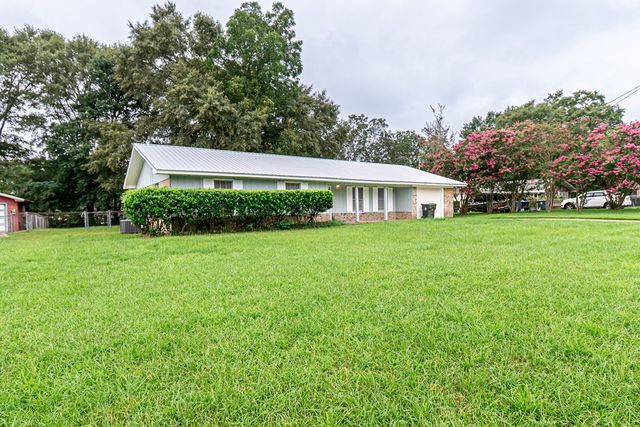 105 Salem Court, Dothan, AL 36301