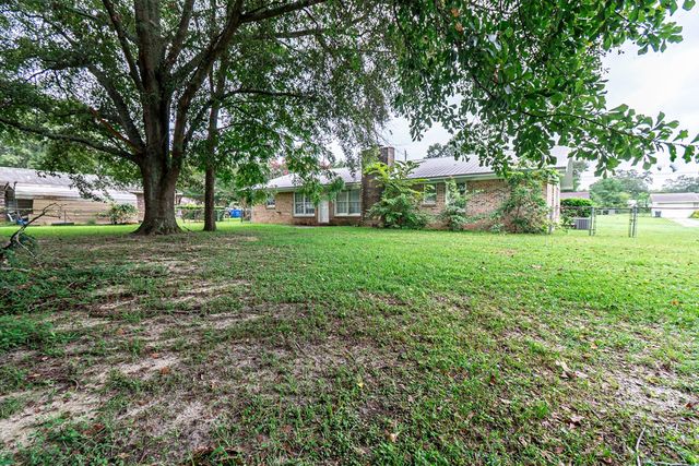 105 Salem Court, Dothan, AL 36301