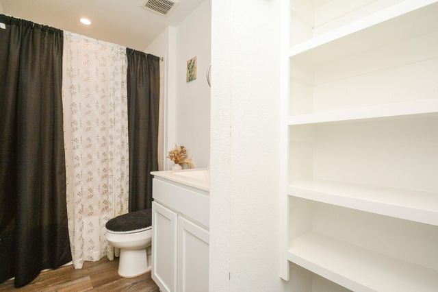 1110 Desert Willow Drive, Rosharon, TX 77583