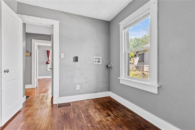 1 Vine Street, Excelsior Springs, MO 64024