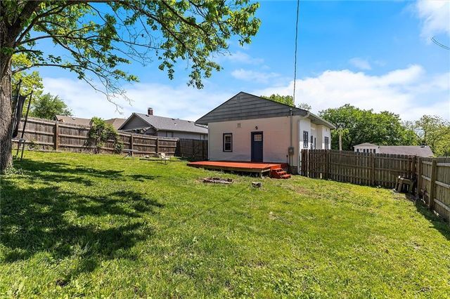 1 Vine Street, Excelsior Springs, MO 64024