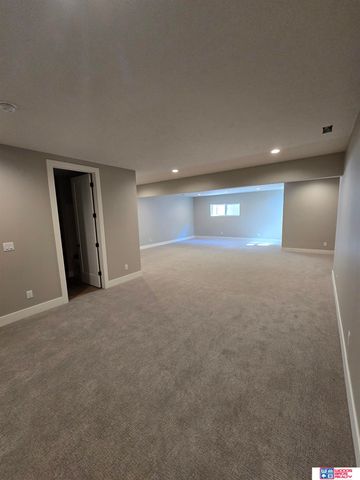 6500 Windflower Road, Lincoln, NE 68521