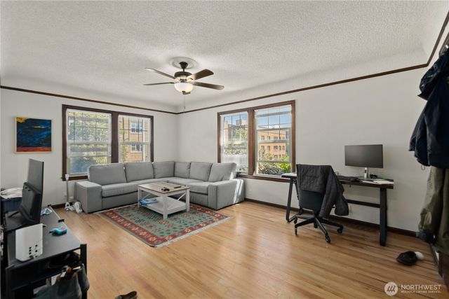 625 4th Avenue W, Seattle, WA 98119