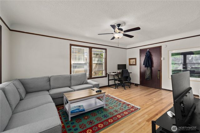 625 4th Avenue W, Seattle, WA 98119