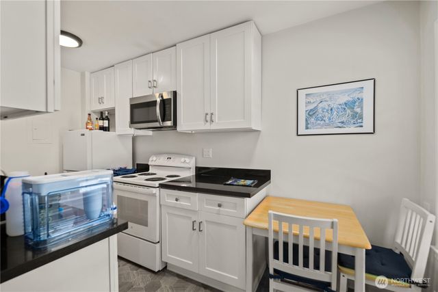 625 4th Avenue W, Seattle, WA 98119