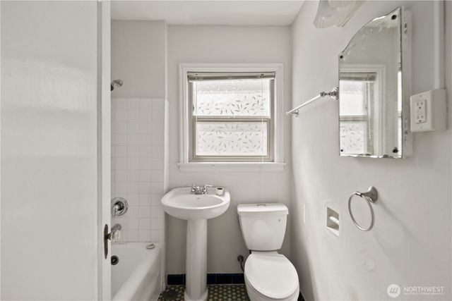 625 4th Avenue W, Seattle, WA 98119