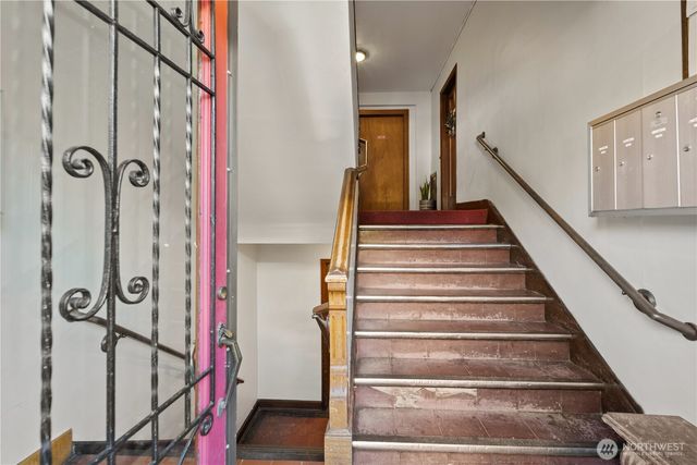 625 4th Avenue W, Seattle, WA 98119