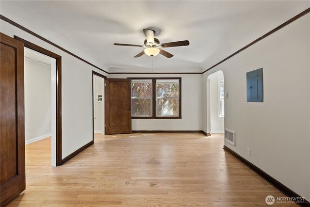 625 4th Avenue W, Seattle, WA 98119