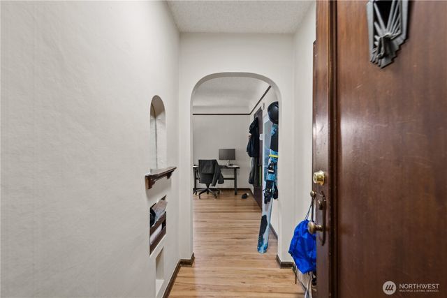 625 4th Avenue W, Seattle, WA 98119