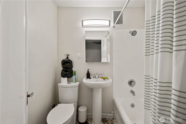 625 4th Avenue W, Seattle, WA 98119