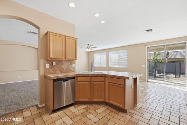 63 W CEDAR Drive, Chandler, AZ 85248