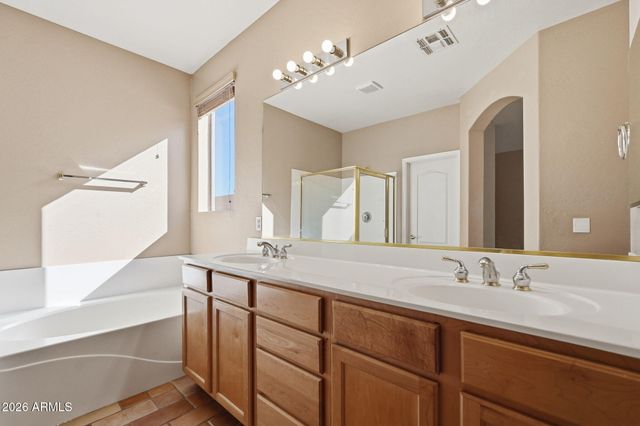 63 W CEDAR Drive, Chandler, AZ 85248