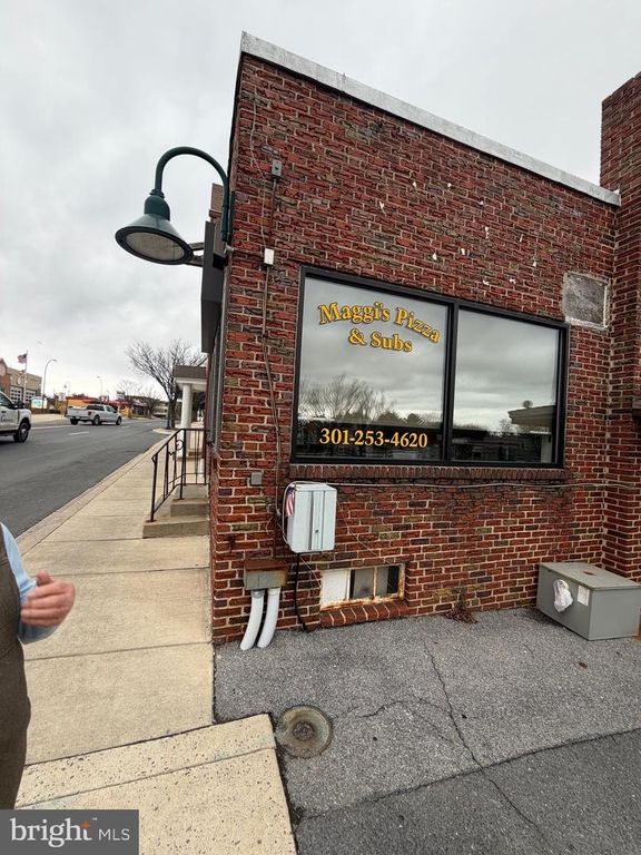 Image 2 of property listing at 28101 KEMPTOWN CHURCH RD, Damascus, MD 20872