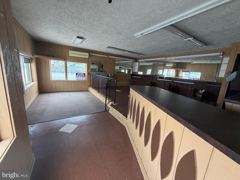 Image 4 of property listing at 28101 KEMPTOWN CHURCH RD, Damascus, MD 20872