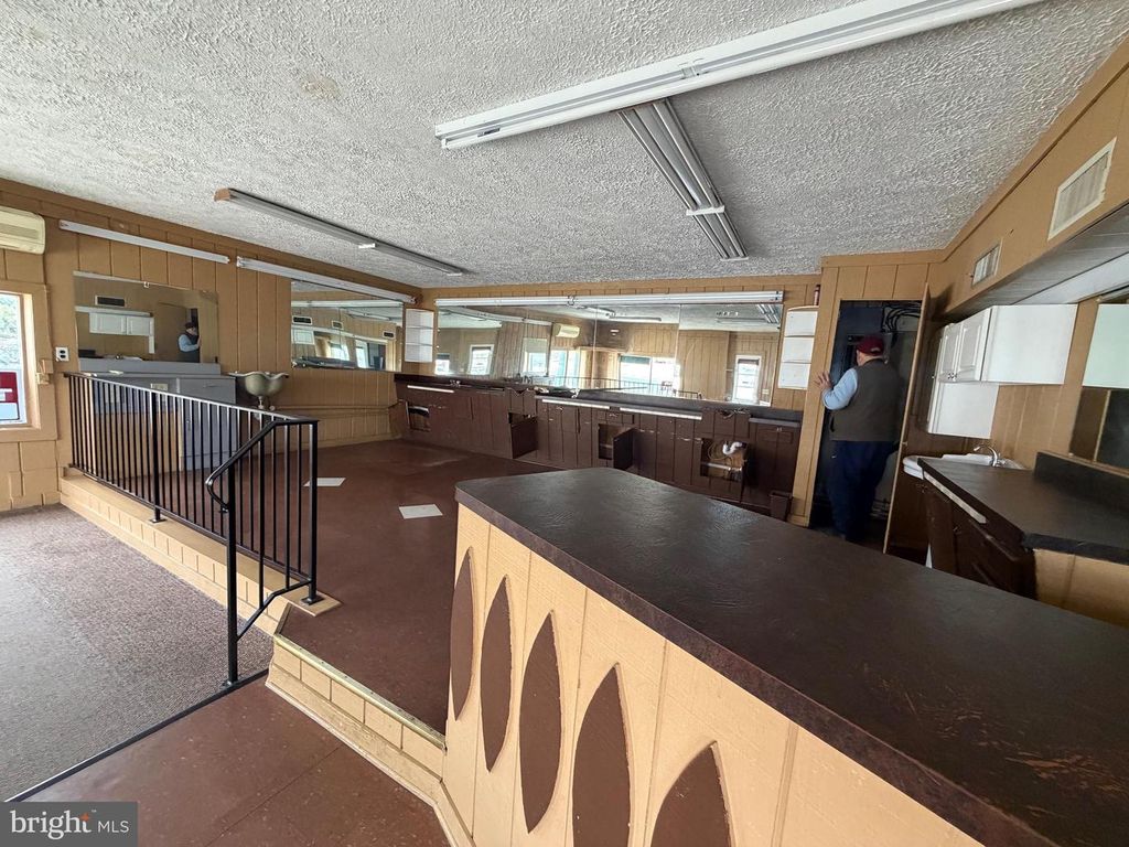 Image 5 of property listing at 28101 KEMPTOWN CHURCH RD, Damascus, MD 20872