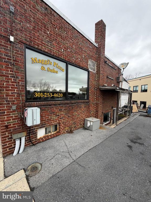 Image 6 of property listing at 28101 KEMPTOWN CHURCH RD, Damascus, MD 20872