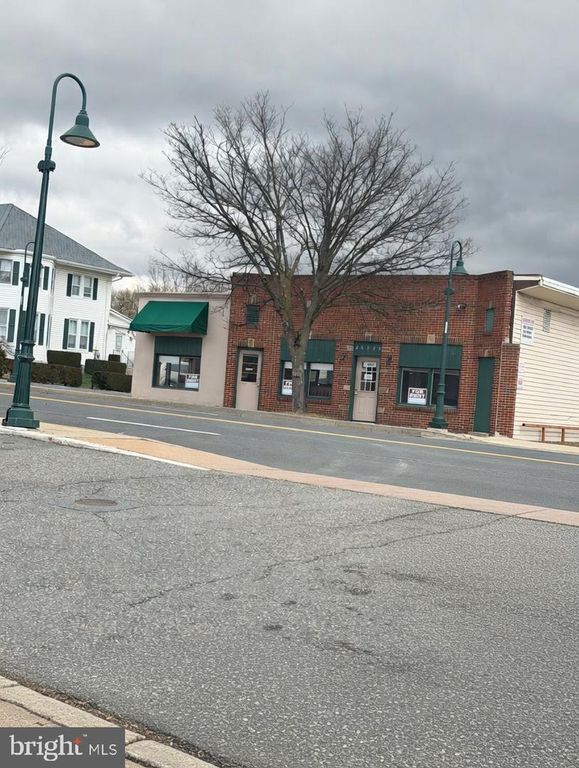 Image 7 of property listing at 28101 KEMPTOWN CHURCH RD, Damascus, MD 20872