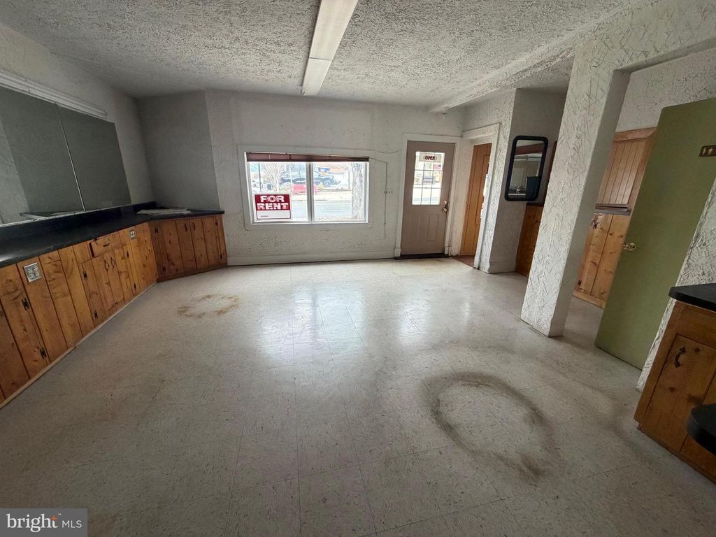 Image 8 of property listing at 28101 KEMPTOWN CHURCH RD, Damascus, MD 20872